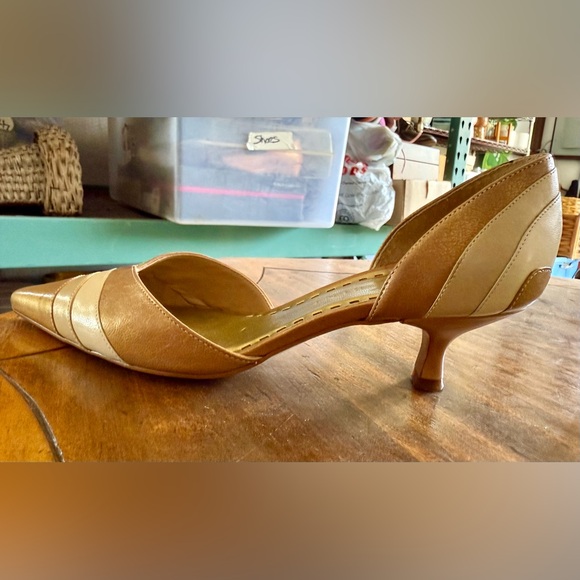 Gianni Bini Leather Vivian Pointy Toe Heels - Picture 11 of 12